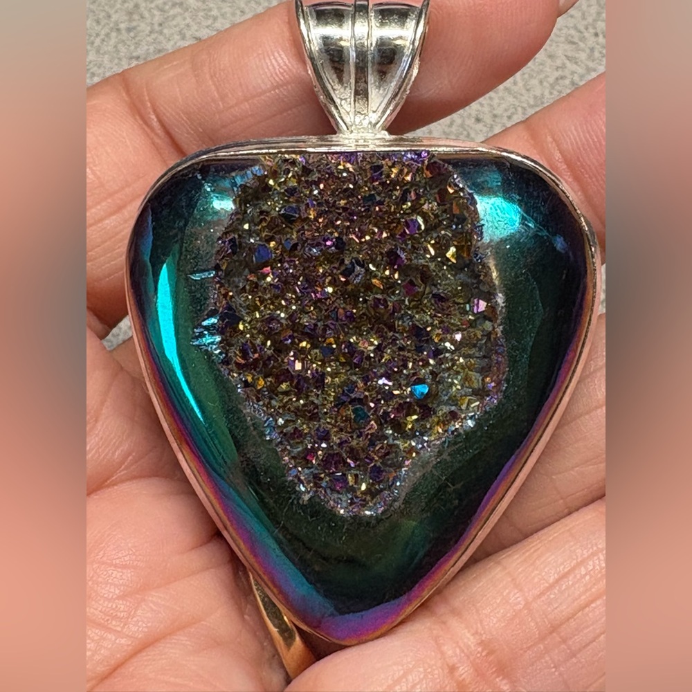 Elegant Heart-Shaped exposed Druzy Pendant with Multicolor Sparkle/925